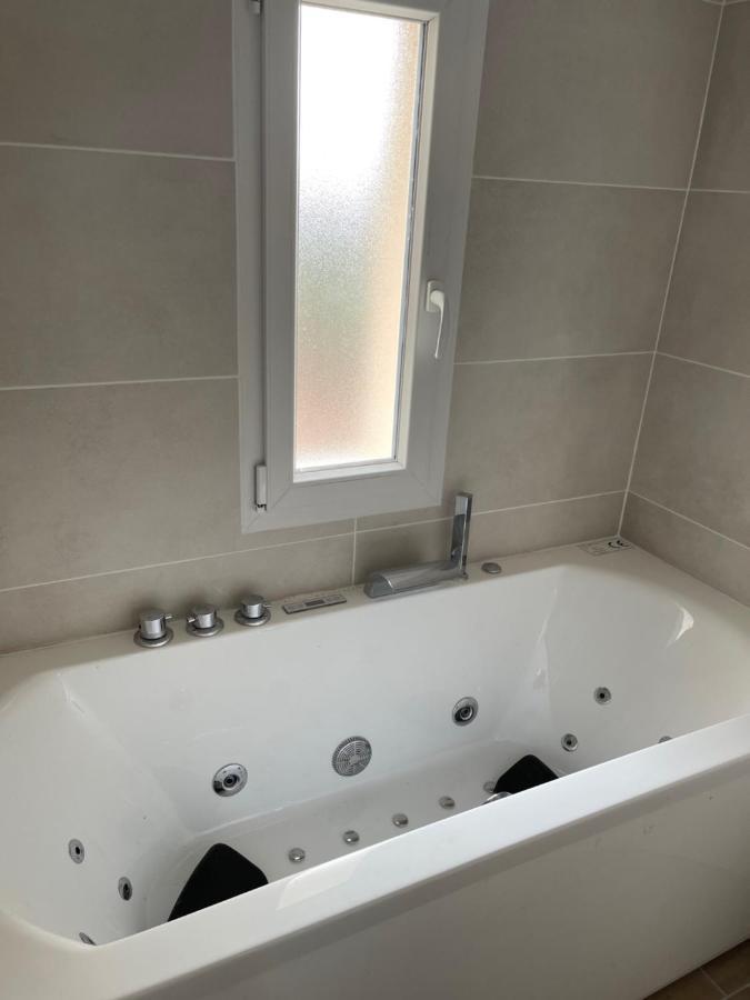 La Parenthese Balneo T2 Cosy De 40M² Avec Terrasse Apartman Ternay  Kültér fotó